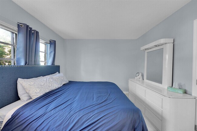 Building Photo - 4627 Bougainvilla Dr