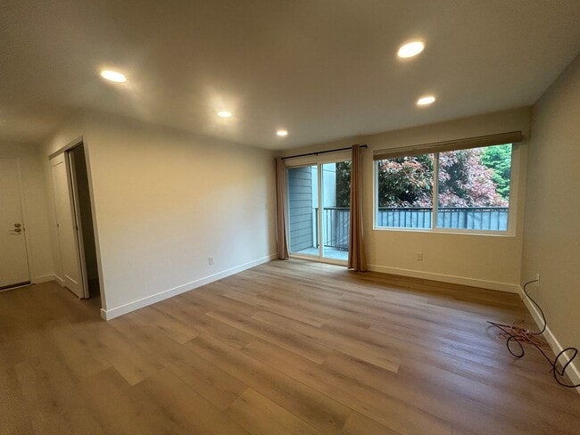 Primary Photo - Beautiful 2 Bedroom, 2 Bathroom Condo in N...