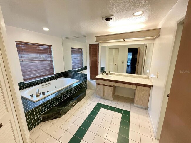 Building Photo - 1349 Hillside Dr