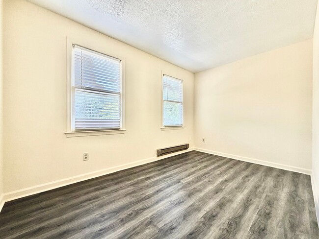 Building Photo - 725 N Privette St