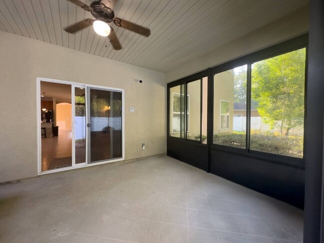 Building Photo - 15 Hunters Hollow Ct