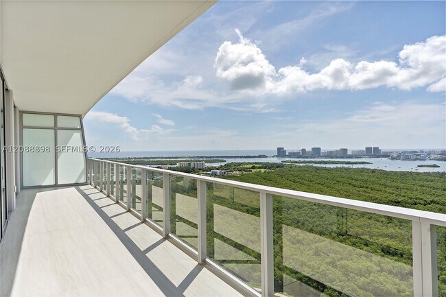 Building Photo - 2411 Laguna Cir