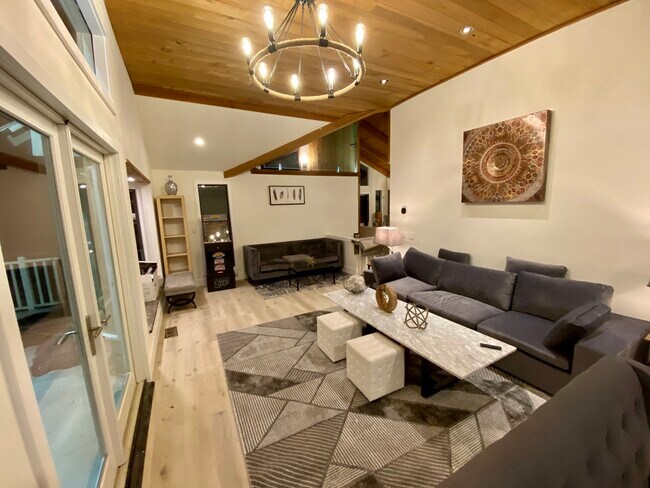 Building Photo - 266 Humboldt Rd