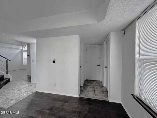 Building Photo - 7489 Plaza Redonda Dr