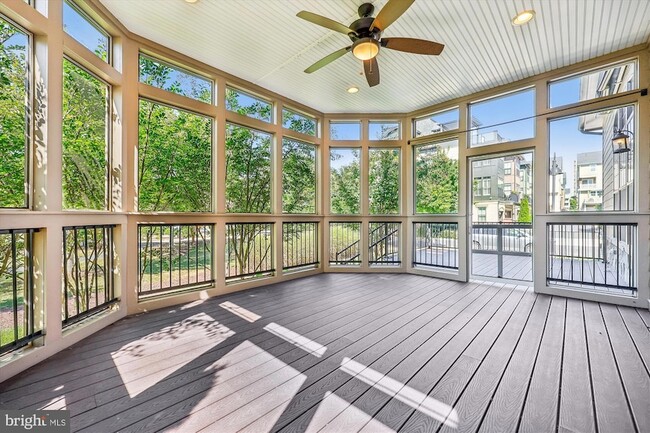 Building Photo - 448 Salk Cir