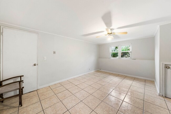 Building Photo - Spacious five bedroom home