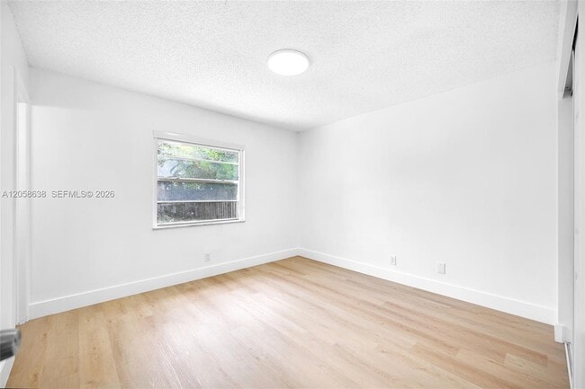 Building Photo - 304 SW 77th Ave