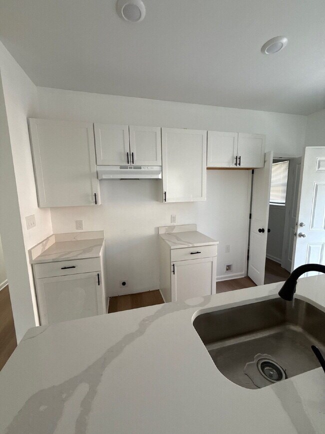 Building Photo - Fully Renovated Spacious 3BR in South Memphis – Section 8 Welcome