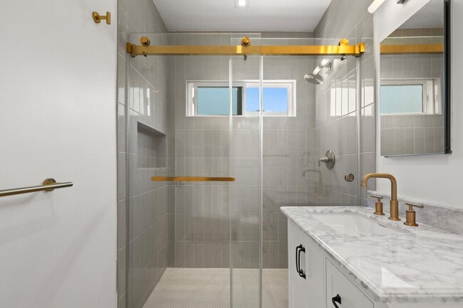 Building Photo - 7418 Romaine St