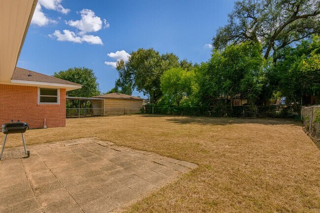 Building Photo - 4053 Silverwood Dr