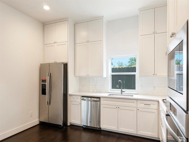 Building Photo - 7706 Jack Oak Ave