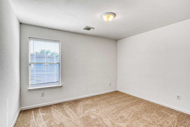Building Photo - 19039 Remington Park Dr