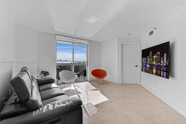 Building Photo - 5880 Collins Ave