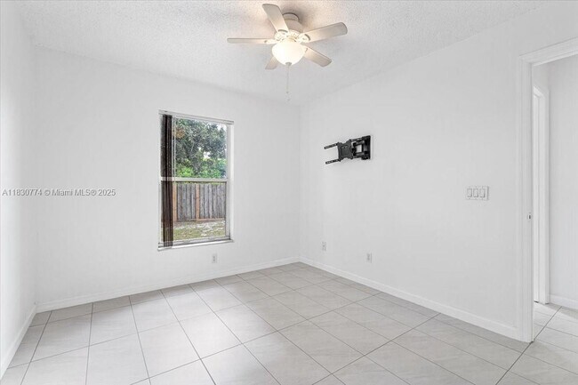 Building Photo - 3749 SW Kasin St