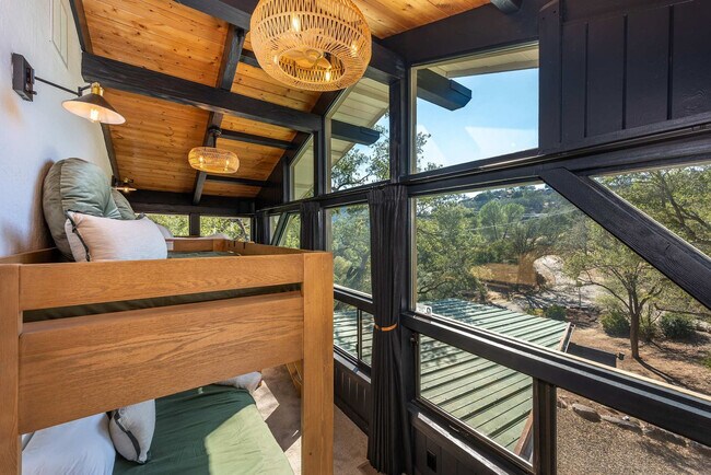 Building Photo - 43620 Washburn Dr