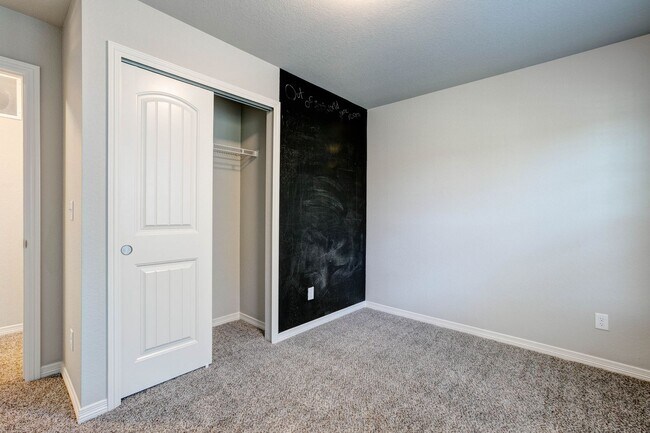 Building Photo - 884 Winding Brk Dr