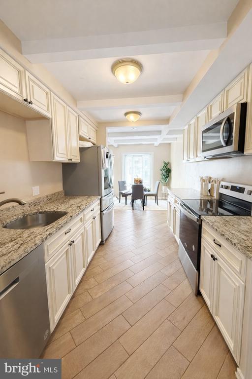 Building Photo - 5439 Richenbacher Ave