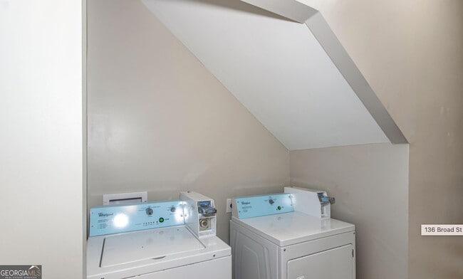 Building Photo - 136 Broad St