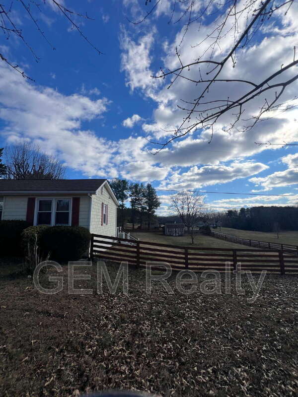 Building Photo - 1244 Mountain View Rd