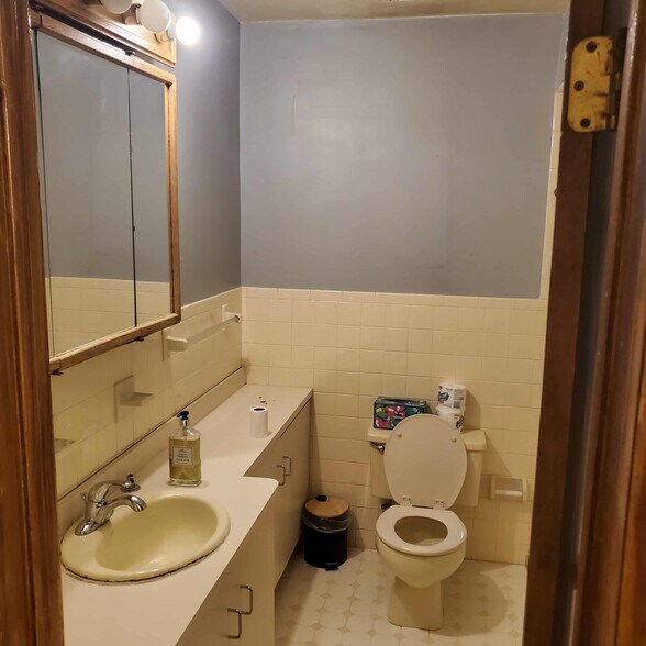 Building Photo - 337 Washington St