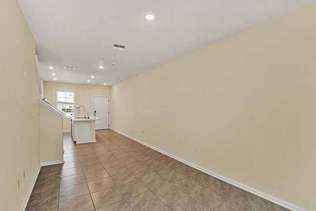 Building Photo - 2 bedroom/ 2.5 bathroom townhome in St Augustine!