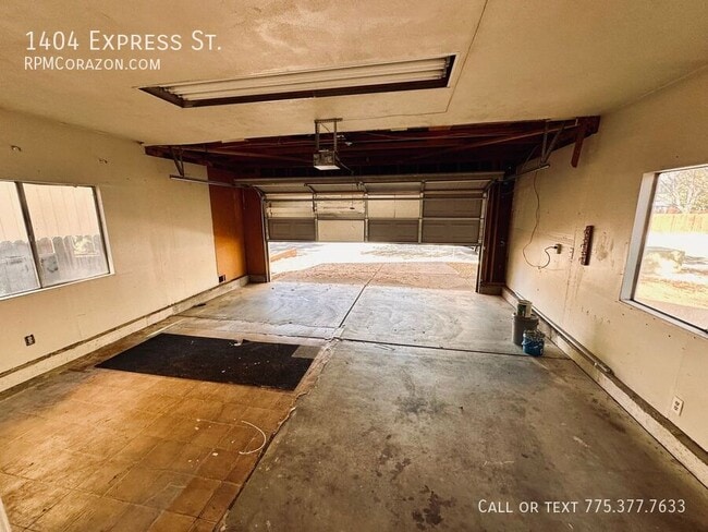 Building Photo - 1404 Express St