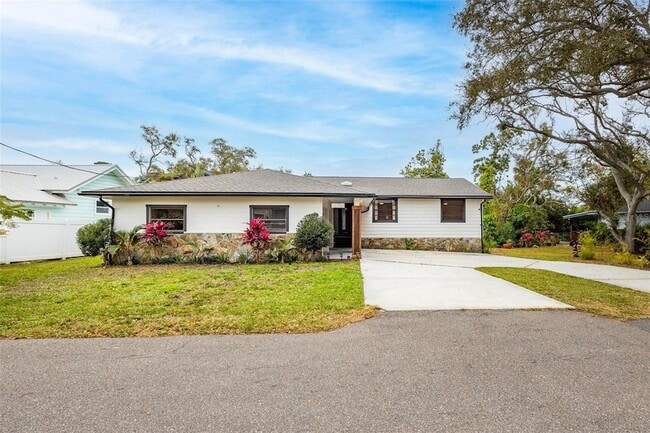 Building Photo - 12756 Poinsettia Ave