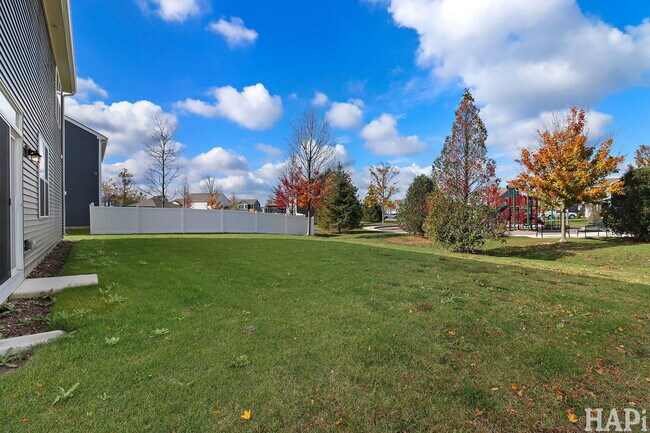 Building Photo - 2029 Magnolia Ln