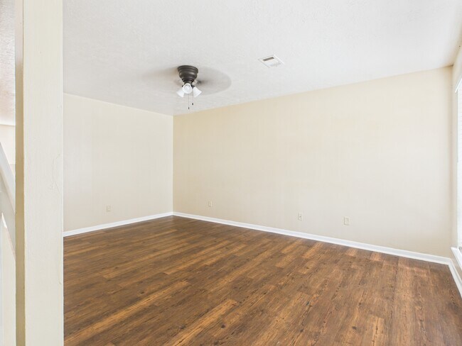 Building Photo - 800 San Pedro Dr