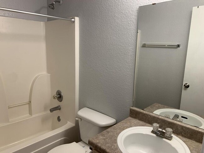 Building Photo - 2807 Cantabrian Dr