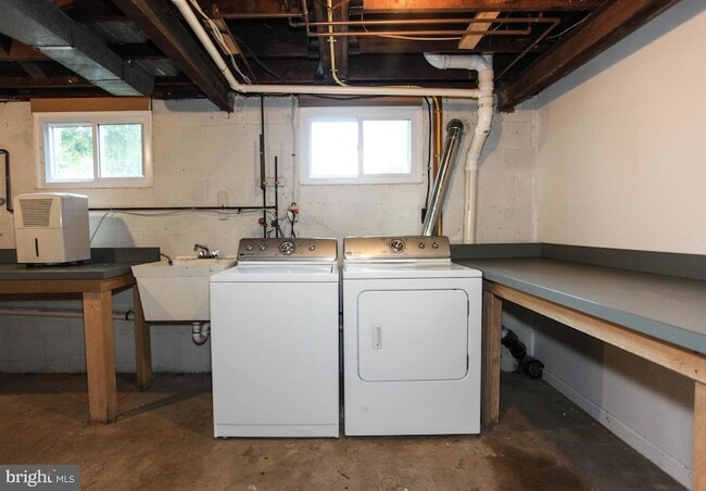 Building Photo - 3263 St Johns Ln
