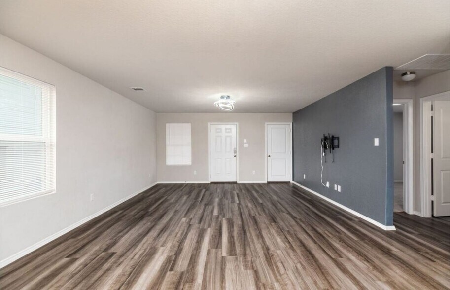 Building Photo - 5910 Lady Ln