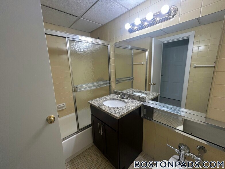 Building Photo - 62 Boylston St