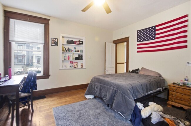 Building Photo - 2328 Stratford Ave