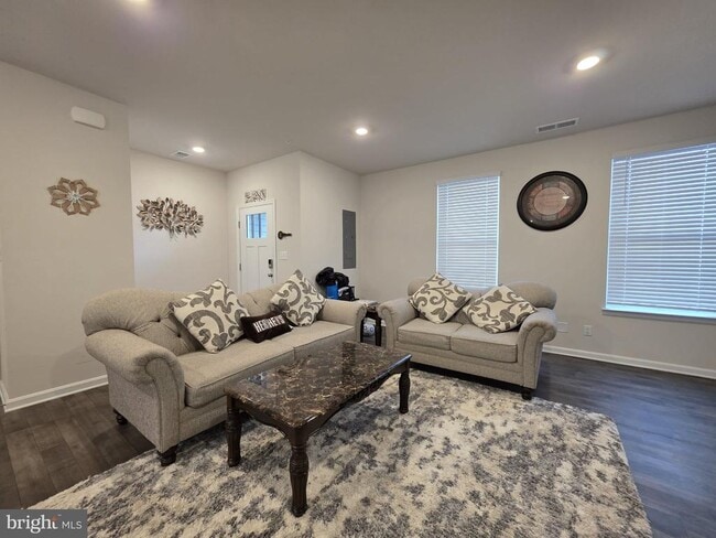 Building Photo - 407 Stream Valley Ct