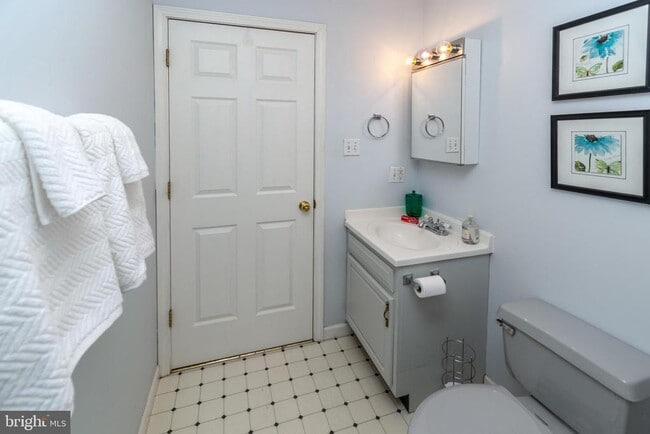 Building Photo - 62 Church St