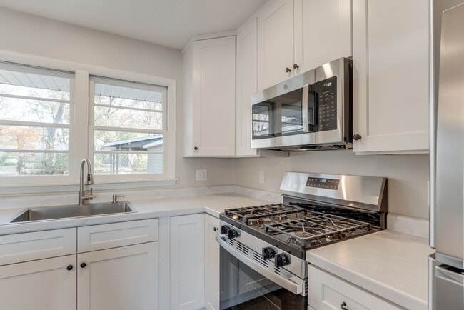 Building Photo - Fully remodeled 4 Bed / 2 bath ranch home