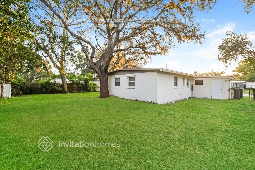 Building Photo - 1110 E Camellia Dr
