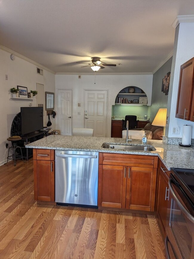 Building Photo - Great 1 Bedroom / 1 Bathroom Condo in Downtown Orlando! Free Water, Sewer, Trash & Pest Control!