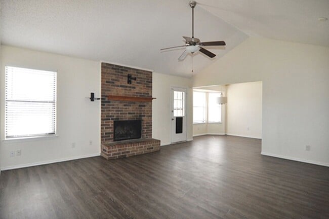 Building Photo - VIEW NOW/COMING SOON - Beautiful 3-2-2 in Saginaw with Quartz Counters & Large Backyard-Eagle MT-...