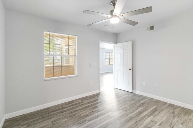 Building Photo - Fully updated 2/2 unit available now for a...