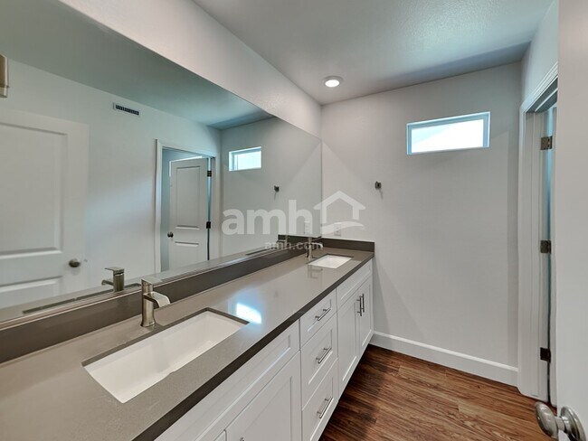 Building Photo - 10144 W Oleta Ave