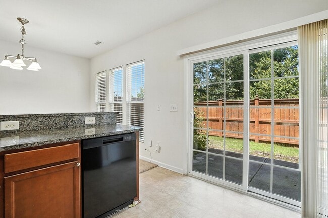 Building Photo - WONDERFUL TOWNHOUSE IN CARY-3 BEDROOMS 2 1...