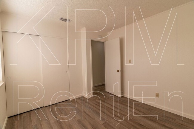 Building Photo - 8413 Neubourg Dr