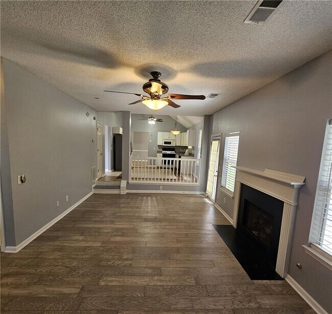 Building Photo - 310 Pecan Wood Cir