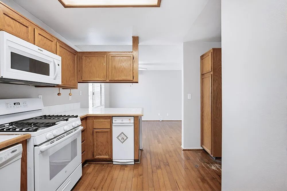 Building Photo - 1856 Avenida San Sebastian