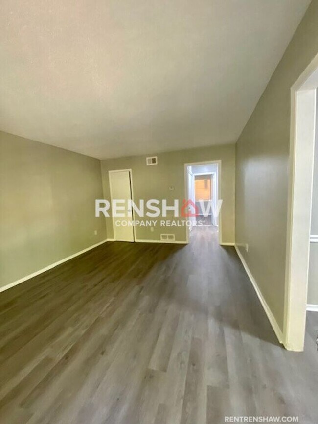 Corner Unit Duplex in Whitehaven Park East... 3377 Arnold Rd Memphis