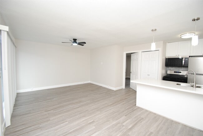 Building Photo - 2515 Yoakum Blvd