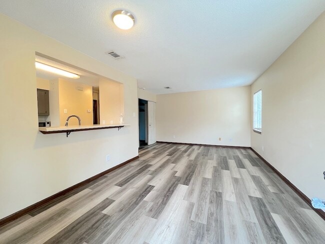 Building Photo - 23 Kandlewood Dr