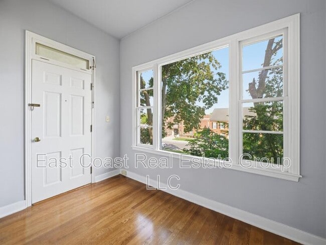 Building Photo - 323 N Potomac St